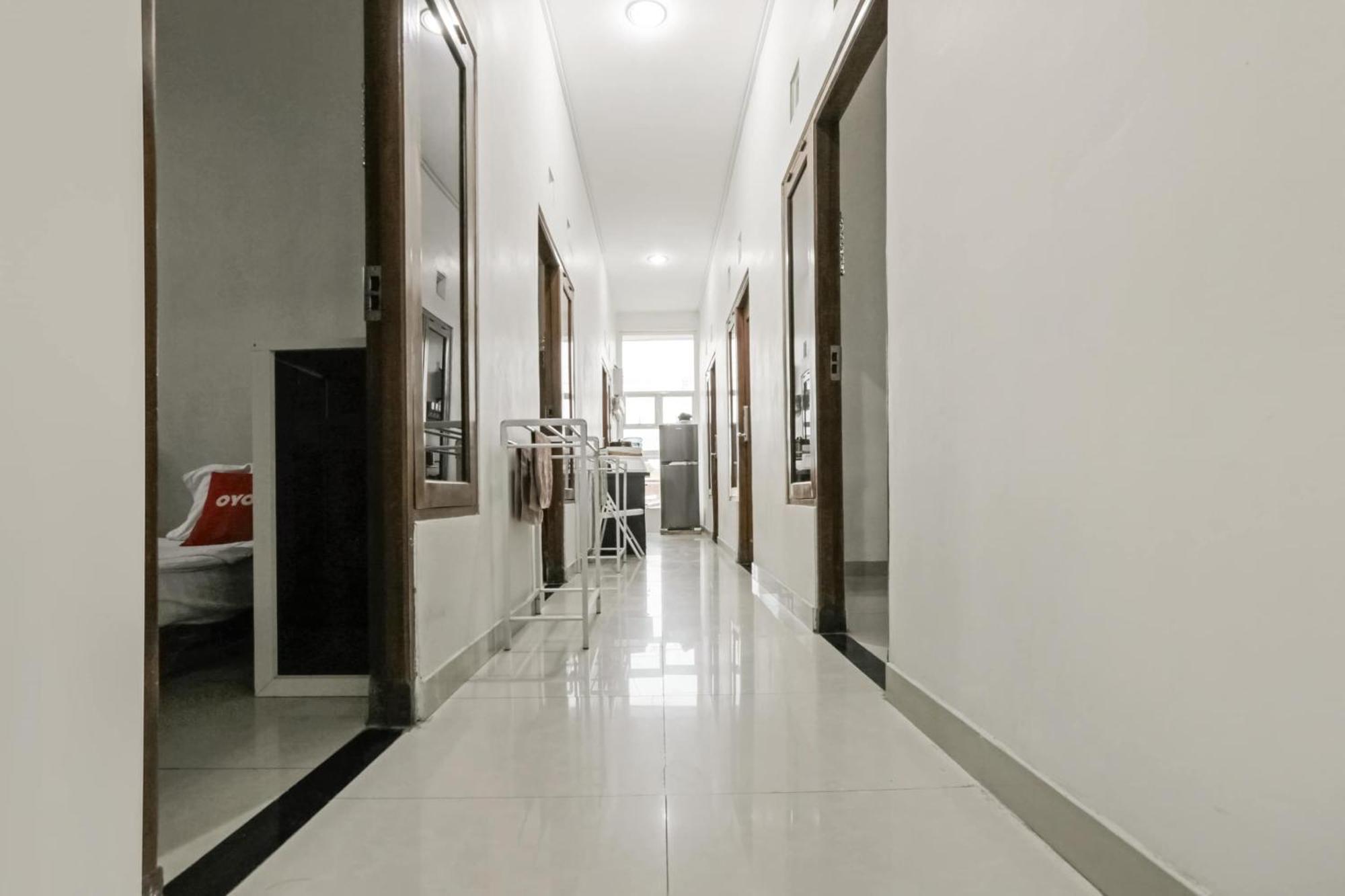 Super Oyo 3838 Tamansari Guest House Surakarta  Ngoại thất bức ảnh