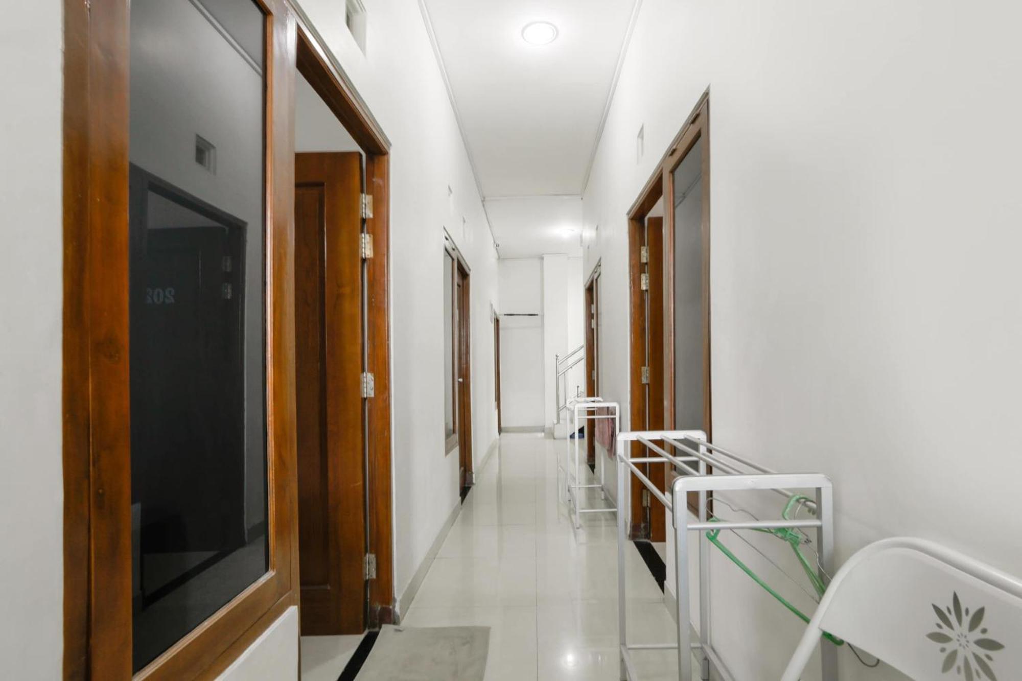 Super Oyo 3838 Tamansari Guest House Surakarta  Ngoại thất bức ảnh
